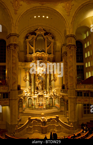 L'abside et grand orgue à tuyaux à restauré 'Frauenkirche église notre dame' après sa destruction complète dans la DEUXIÈME GUERRE MONDIALE, les bombardements de Dresde Banque D'Images