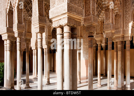 Les détails architecturaux dans le Palais de l'Alhambra, Grenade, Espagne Banque D'Images