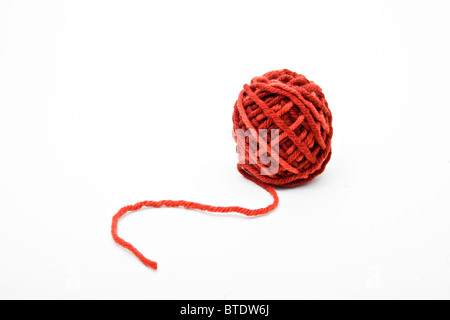 Balle de laine isolé sur fond blanc Banque D'Images