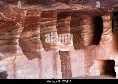 Rock cut tombes de l'ancienne ville Petra, Jordanie. Banque D'Images