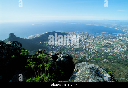 Vue panoramique sur la ville du Cap et Table Bay à partir de la Montagne de la table Banque D'Images