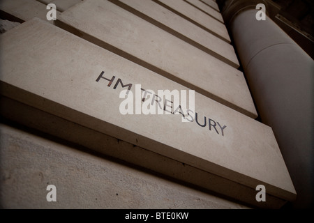 L'entrée du bâtiment du gouvernement HM Treasury, Whitehall. London, UK Banque D'Images