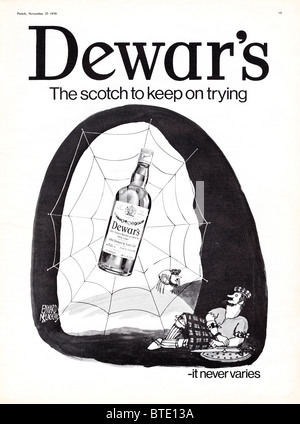 Publicité pour Dewar's Scotch Whiskey dans le magazine en date du 1er décembre 1970 Banque D'Images