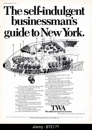 Publicité pour TWA American Airline dans un magazine en date du 1er décembre 1970 Banque D'Images