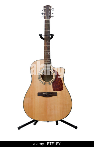 Guitare acoustique sur fond blanc Banque D'Images