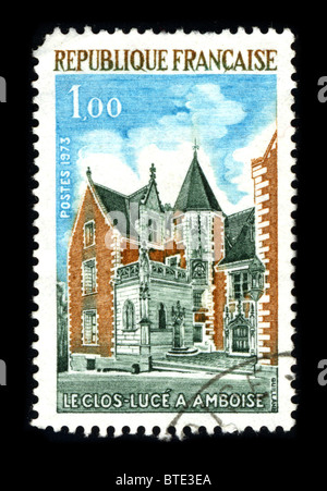 FRANCE - VERS 1973 : un timbre imprimé en France montre image de la dédié à l'Clos Lucé est un manoir à Amboise, France, situé à 500 mètres de Le Château royal d'Amboise, à laquelle il est relié par un couloir souterrain, vers 1973. Banque D'Images