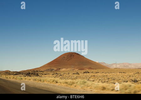 Cône de cendres volcan désert - Californie, États-Unis Banque D'Images