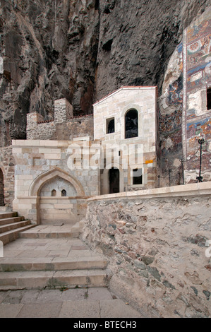 Monastère de Sumela ou Meryem Ana (Vierge Marie) dans les montagnes, près de Zigana Trabzon sur la mer Noire de la Turquie. Banque D'Images