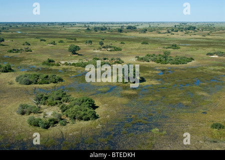 Vue panoramique aérienne d'une zone saisonnièrement inondées en bordure du delta de l'Okavango Banque D'Images