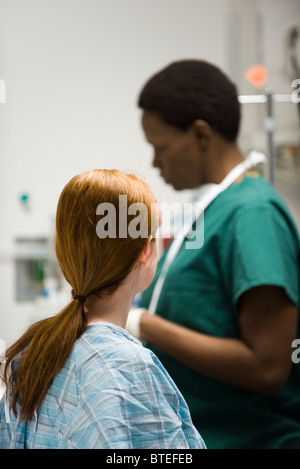 La préparation du patient pour l'examen médical Banque D'Images