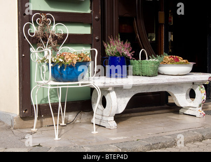 Banc avec pots rustiques Banque D'Images