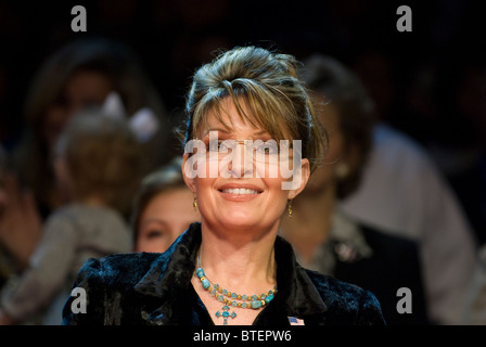 Ancien gouverneur de l'Alaska et candidate à la vice-présidence républicaine Sarah Palin campagne titres rallye pour Texas Gov. Rick Perry Banque D'Images