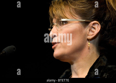 Ancien gouverneur de l'Alaska et candidate à la vice-présidence républicaine Sarah Palin campagne titres rallye pour Texas Gov. Rick Perry Banque D'Images