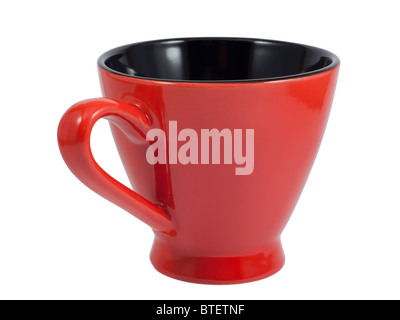 Tasse de café rouge. Isolé sur fond blanc avec chemin de détourage. Banque D'Images