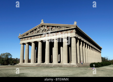 Réplique du temple du Parthénon historique construit à Nashville en 1897 au parc Centennial, Nashville's premier parc urbain. Banque D'Images