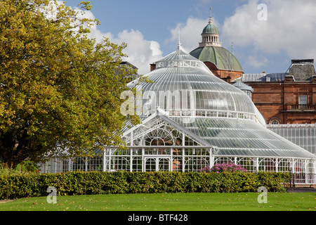 L'automne à l'époque victorienne des Jardins d'hiver attaché au Palais du Peuple sur Glasgow Green, dans l'est l'Ecosse UK Banque D'Images