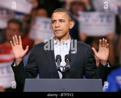 10/30/10 Bridgeport--Le président Barack Obama parle à un rassemblement soutenant le Connecticut candidats démocrates de Bridgeport, CT USA Banque D'Images