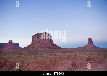Monument valley rock formations tôt le matin - Utah USA Banque D'Images