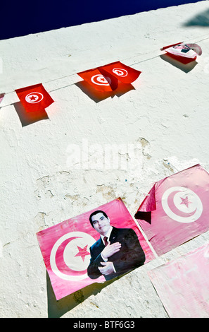 La Tunisie, Tabarka, drapeaux avec portrait de l'ancien Président, Zine El Abidine Ben Ali. Banque D'Images