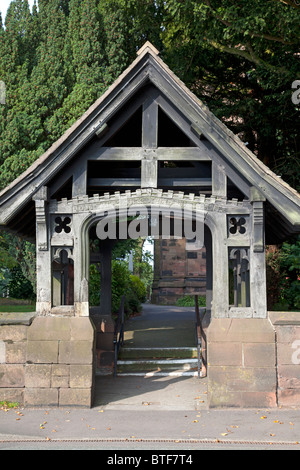 Lych Gate à l'église Saint Matthieu, Stretton, Cheshire Banque D'Images