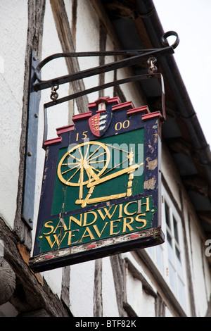 Inscrivez-vous sur le bâtiment, des tisserands Sandwich Strand Street, Sandwich, Kent, UK Banque D'Images