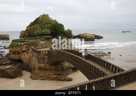 Le Basta Rock, la Grande Plage de Biarritz, Pays Basque, France Banque D'Images