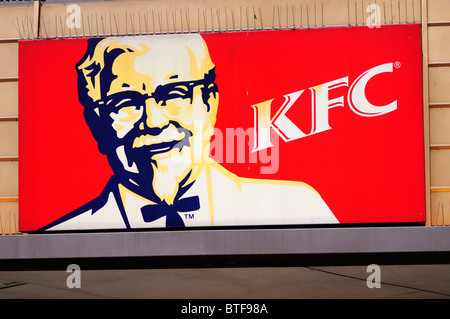 Kentucky Fried Chicken KFC Restauration rapide restaurant sign symbole, London, England, UK Banque D'Images