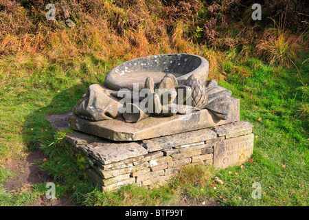 Kirklees marqueur façon sculpture sur le Pennine Way dans Wessenden Vallée, Marsden, Peak District National Park, West Yorkshire, Angleterre, Royaume-Uni. Banque D'Images