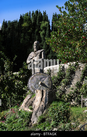 Statue du Roi Alfred dans les ruines de l'abbaye de Shaftesbury Dorset UK Banque D'Images