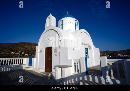 Petite église orthodoxe d'Agios Panteleimon près de Katapola, principal port de l'île grecque de l'île d'Amorgos. Banque D'Images