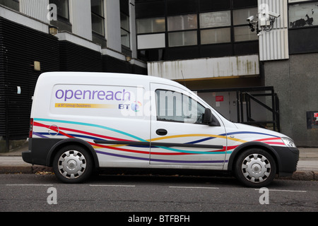 Un BT Openreach van sur une rue au Royaume-Uni. Banque D'Images