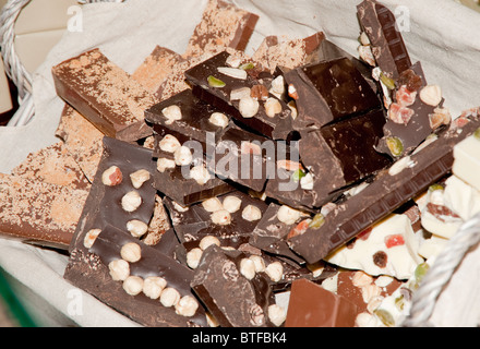 Assortiment de chocolats noirs Banque D'Images