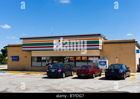 Un 7-Eleven store sur International Drive, Orlando, Central Florida, USA Banque D'Images