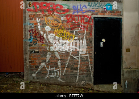 Paris, France, scène de rue, peintures murales, Affichage Graffiti, Street Art, quartier de Montmartre, peintures modernes Banque D'Images