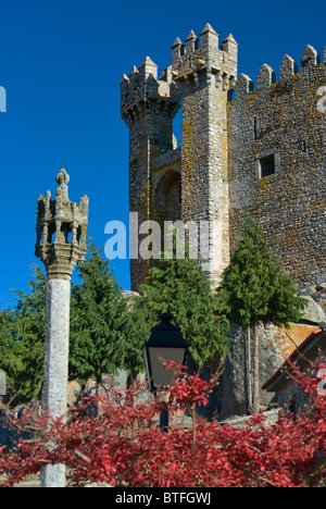 Le Portugal, Penedono castle et pilori, dans la région du Douro, en bordure de la Beira Alta Banque D'Images