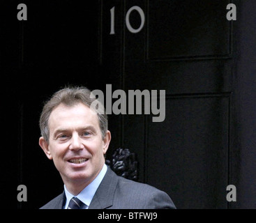 Le premier ministre Tony Blair à l'extérieur de 10 Downing Street Banque D'Images