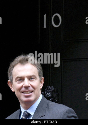 Le premier ministre Tony Blair à l'extérieur de 10 Downing Street Banque D'Images