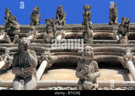 Les gargouilles sur façade de cathédrale Notre Dame, Dijon, Côte-d'Or departement, Bourgogne, France Banque D'Images