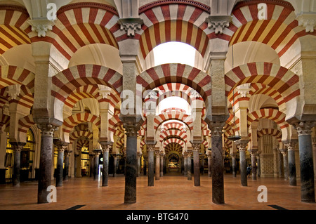 La Cathédrale Mezquita mosquée mauresque espagnol Espagne Cordoue Catholique Banque D'Images
