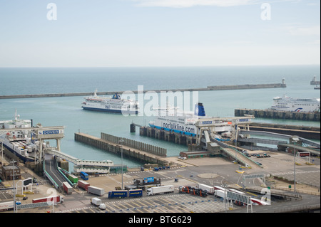 Cross Channel ferries arrivant et partant de Port Dover Banque D'Images