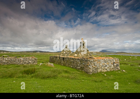 Ruine et derlict croft près de Kirkabost Claddach sur l'île de North Uist, Hébrides extérieures, en Écosse. 6956 SCO Banque D'Images