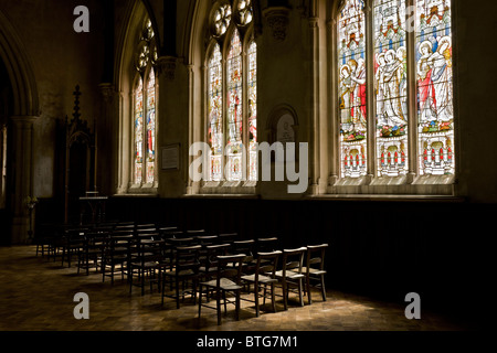 Les vitraux et d'un coin à l'église St Michel Archange, Booton. Norfolk, Angleterre, Royaume-Uni. Banque D'Images