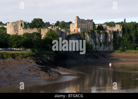 Le Château de Chepstow et la rivière Wye, à Chepstow, Monmouthshire, Wales Banque D'Images