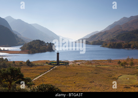 Glenfinnan Monument à la tête du Loch Shiel Banque D'Images