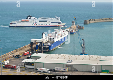 Cross Channel ferries arrivant et partant de Port Dover Banque D'Images