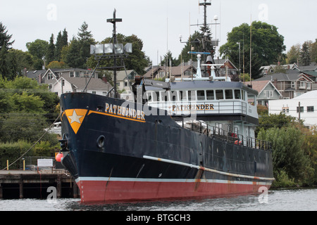 Pathfinder en bateau de pêche amarrés dans le canal maritime entre le lac Union et du lac Washington à Seattle Banque D'Images