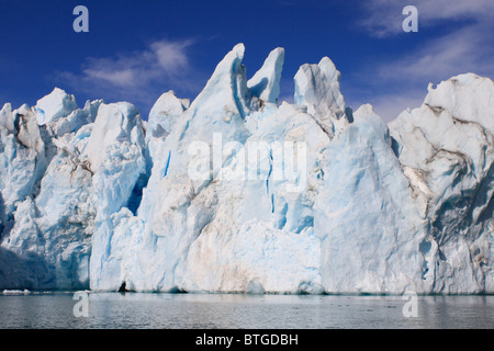 Les icebergs et les glaciers sont toujours présents dans l'Est du Groenland Banque D'Images