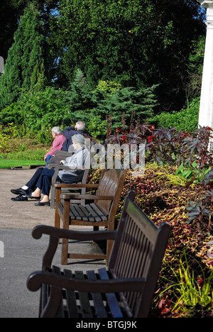 Vous pourrez vous détendre dans les visiteurs du parc de wollaton Nottingham England uk Banque D'Images