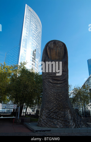 Statue de César dans le quartier de la Défense à Paris, capitale de la France Banque D'Images