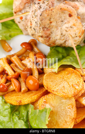 Avec la viande avec les champignons et les pommes de terre Banque D'Images